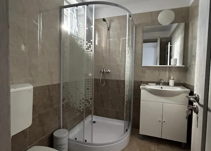 Апартаменти Brand New With Self Check In - Spital Fundeni -dragonul Rosu